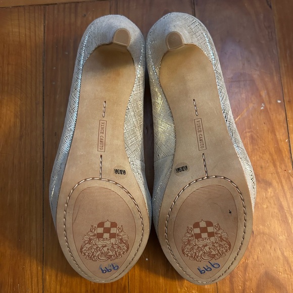 Vince Camuto gold heels - Picture 5 of 5